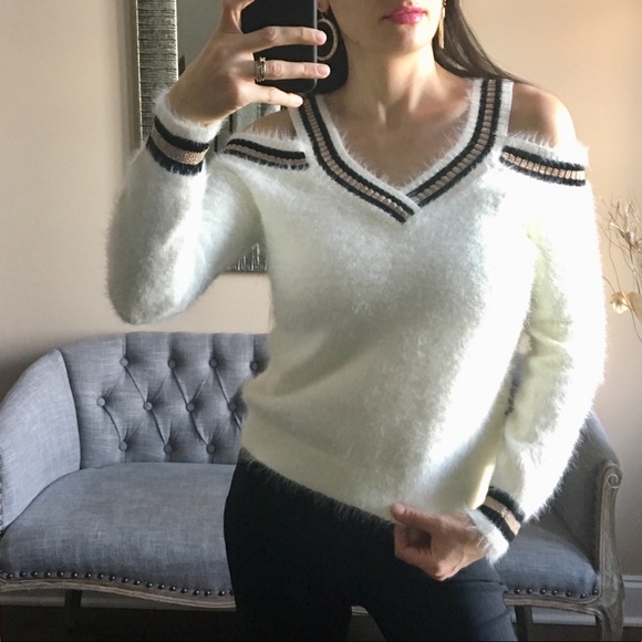 ✨NWT✨ Fuzzy Sweater - Picture 6 of 8